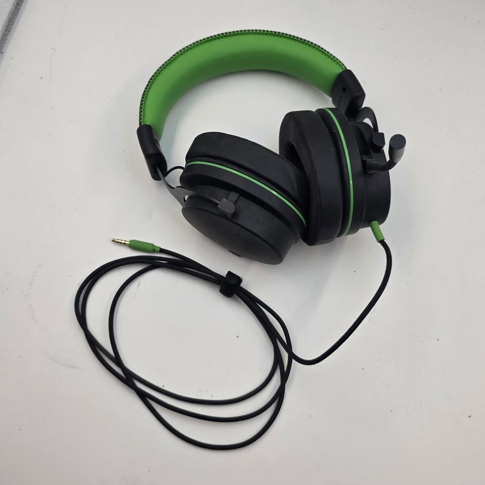 onn. Wired Gaming Headset with Microphone Black Neon Green 3.5mm Jack L3